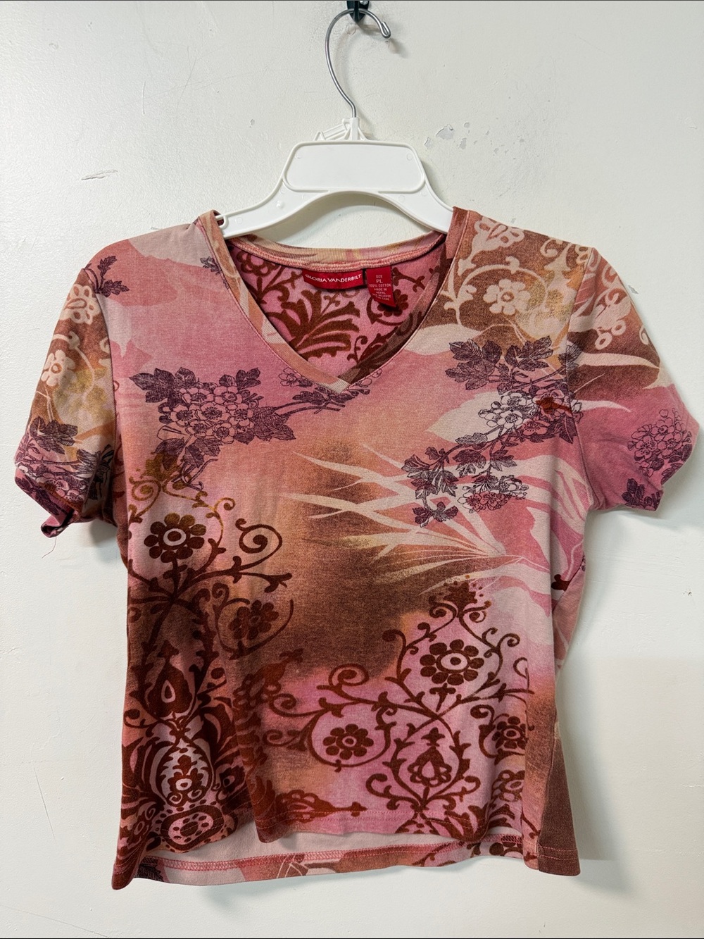 Gloria Vanderbilt tee